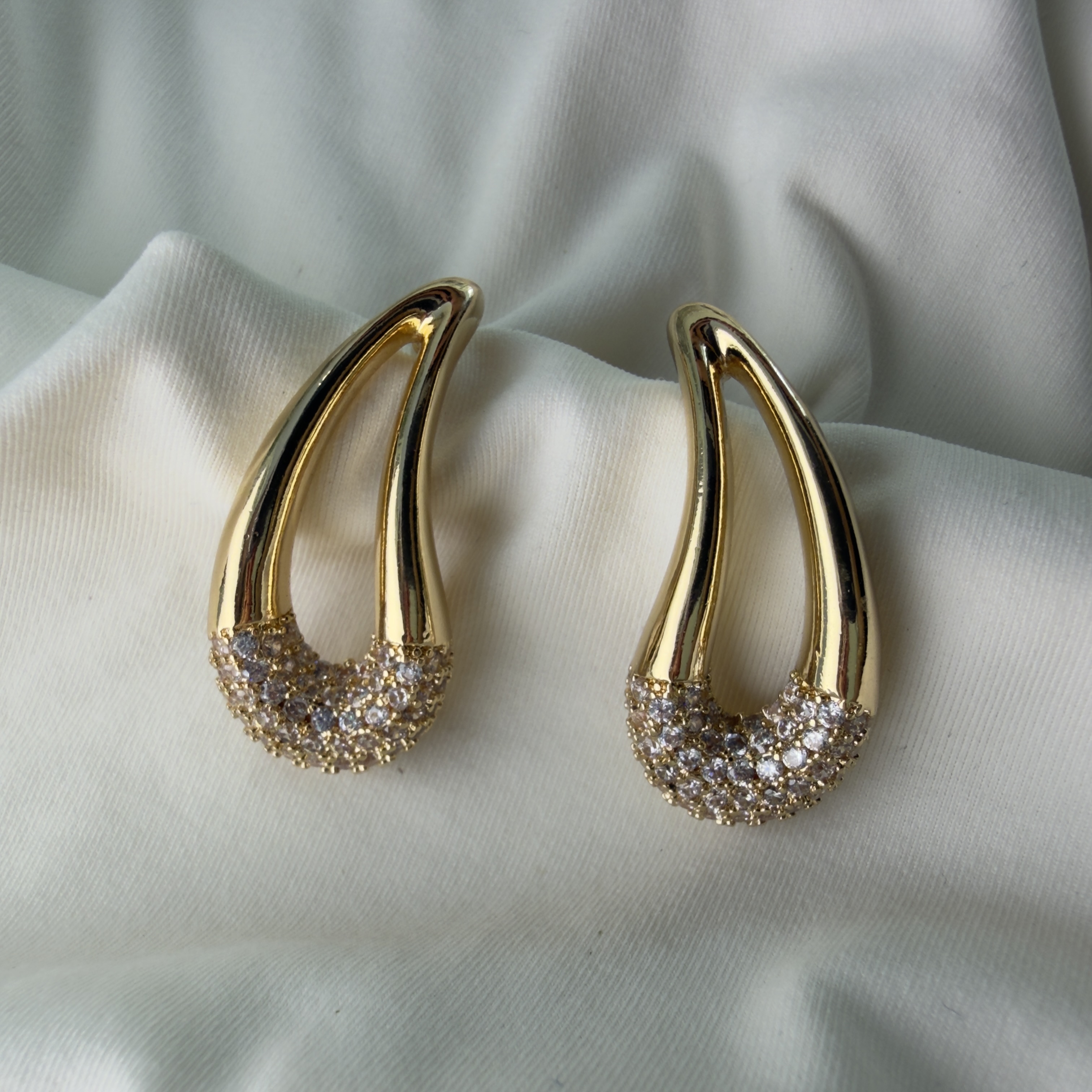 Brinco Gota Glam Dourado